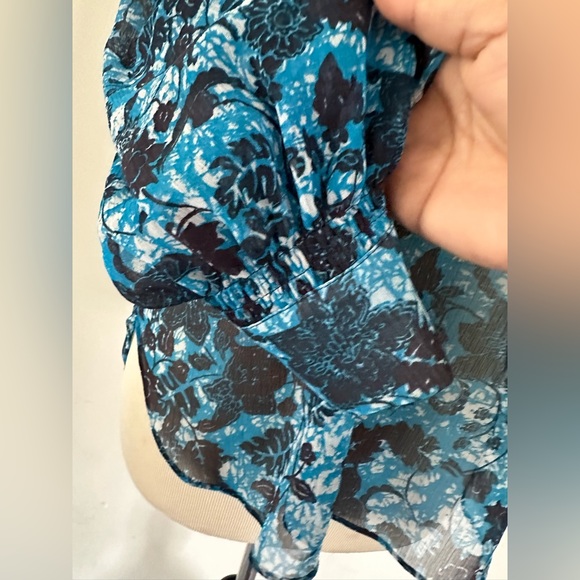 Anthropologie Chiffon Blouse Blue Floral Long Sleeve V-Neck size S - Picture 4 of 12